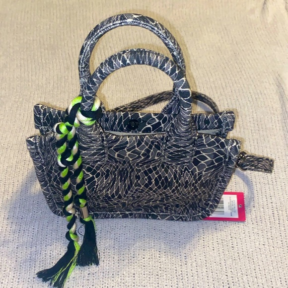 NWT VINCE CAMUTO ORLA CANVAS BLACK/COCONUT CREAM CROSSBODY CONVERTIBLE PURSE BAG - Picture 2 of 7